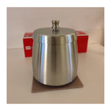 Der Aschenbecher mit deckel besteht aus gebürstetem Edelstahl