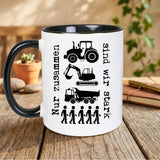 Schwarz-weisse Tasse beidseitig bedruckt. nur zusammen sind wir stark mit Traktor, Bagger, LKW und Menschen