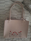 handmade Filztasche Shopper mit roten Mohnblumen bestickt