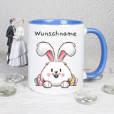 Hase mit Eier hinter sich - personalisierbar - Tasse