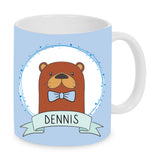 Tasse Weiß bedruckt mit Motiv: Otter im Kreis mit Fliege mit Wunschname. Hintergrund Blau